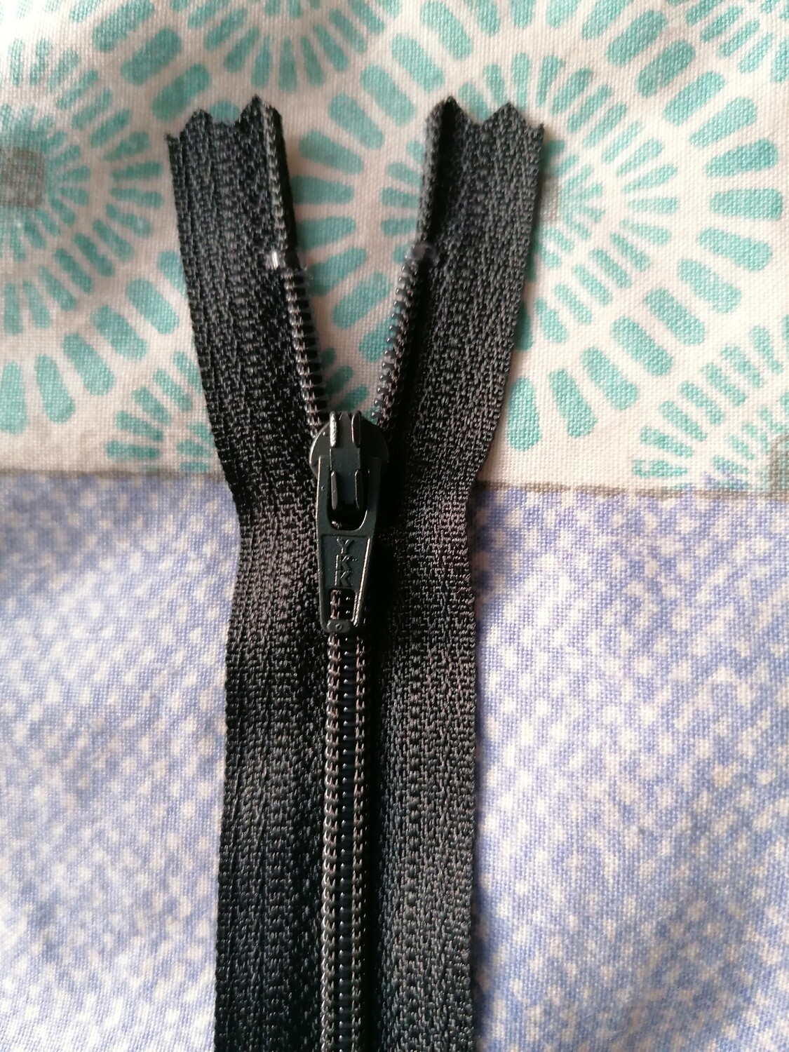 20cm (8") nylon closed end zip