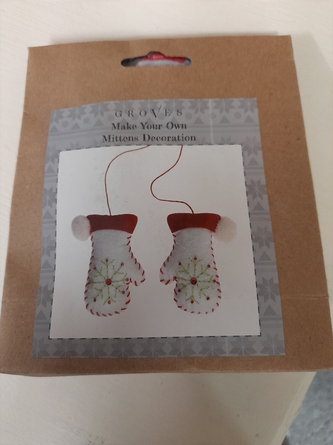 Felt Kit - Make your own mittens decoration