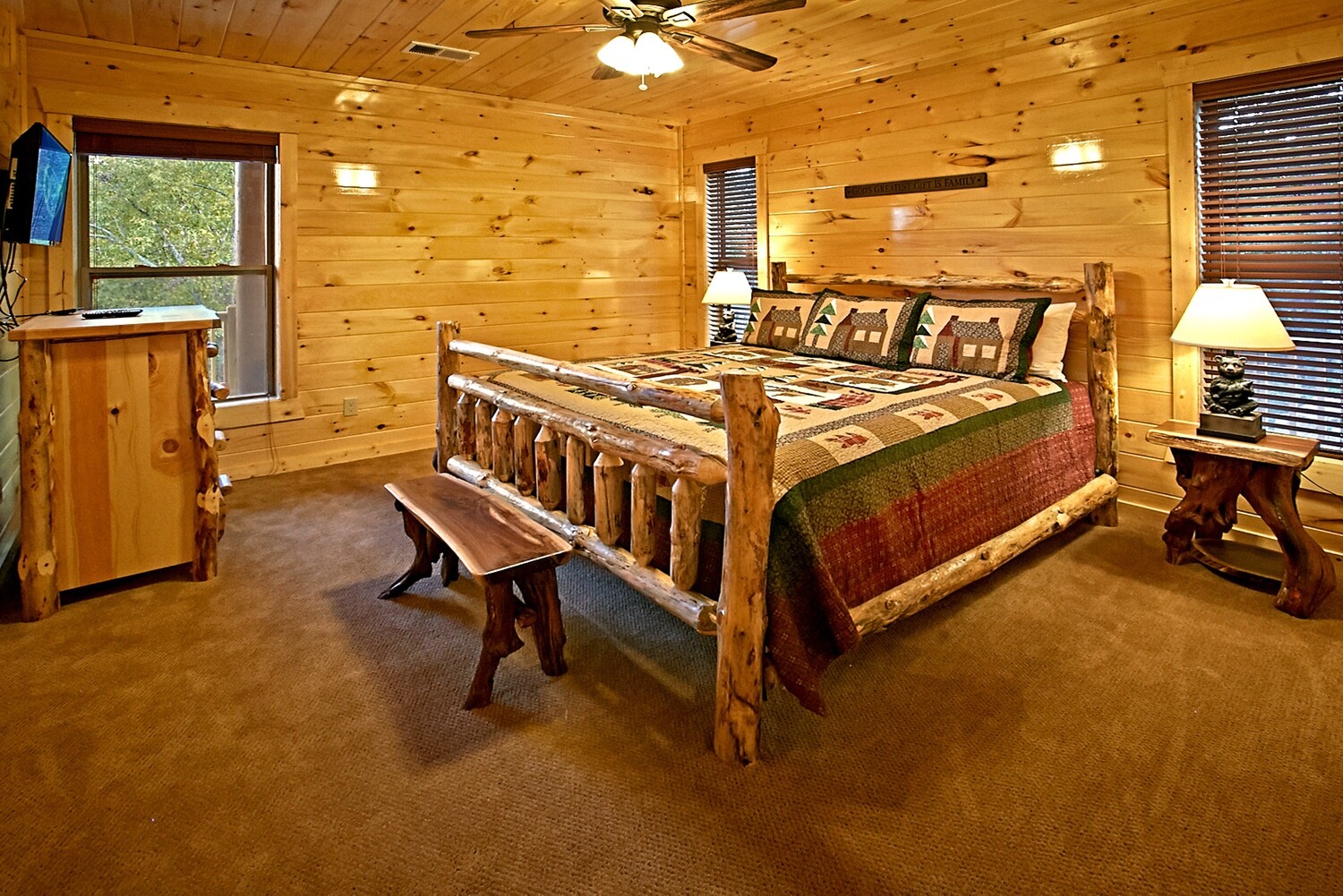 Bedroom 1 (King w/ futon)