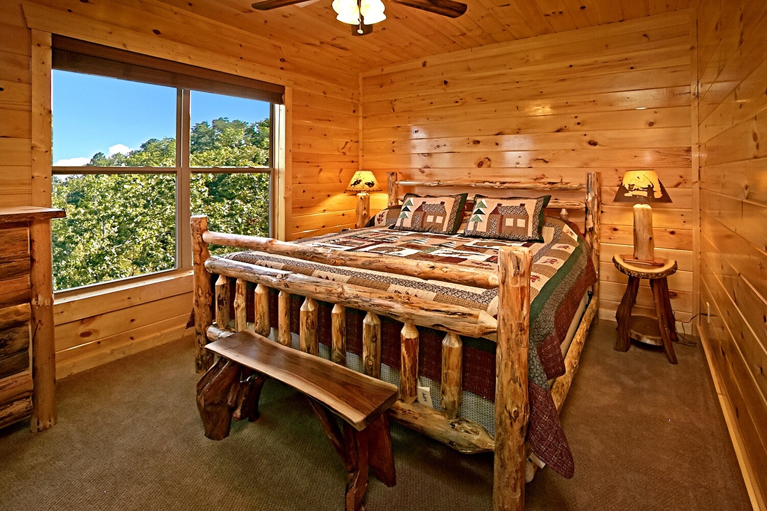 Bedroom 3 (King w/ futon)