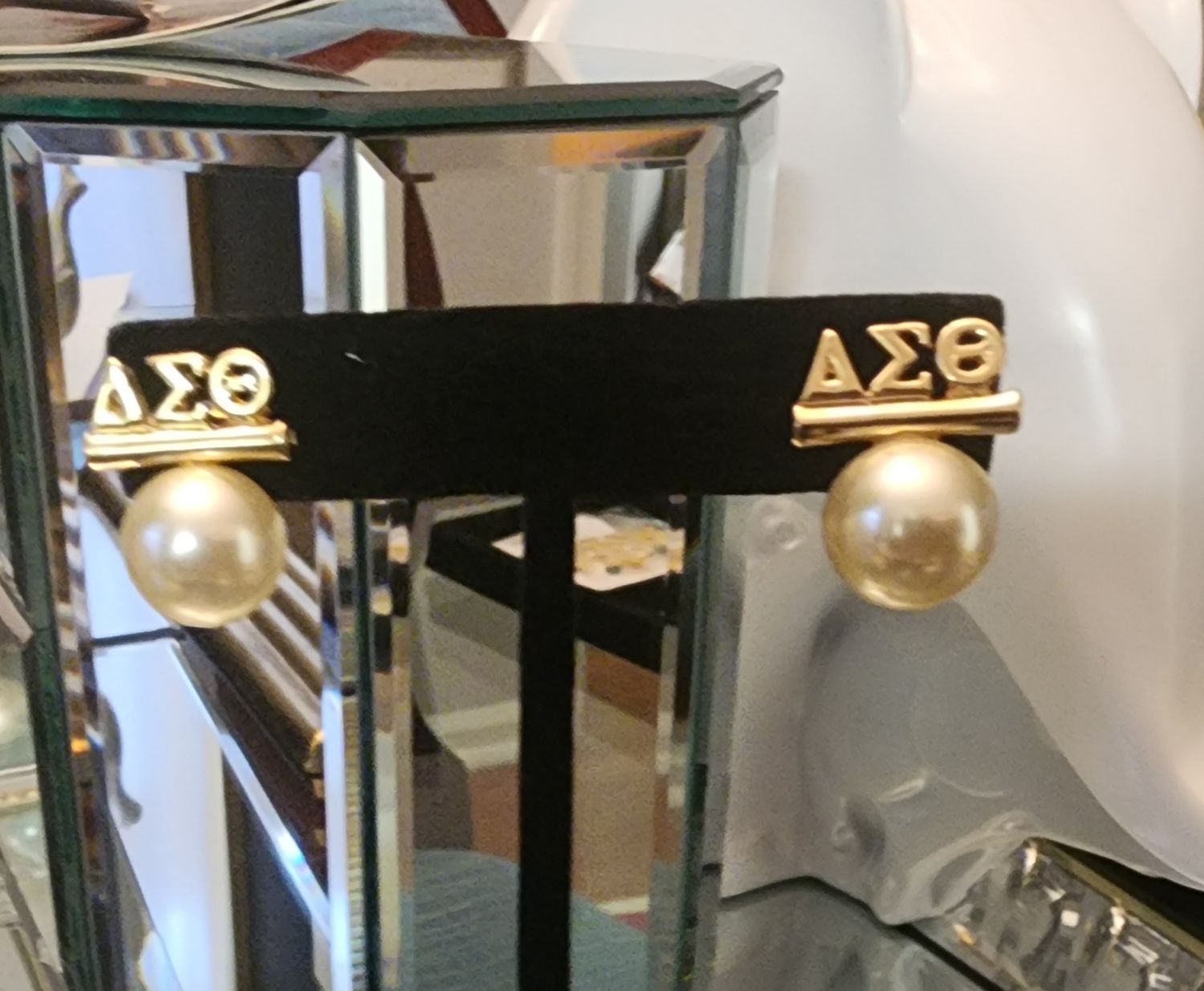 DELTA PEARL POST EARRINGS
