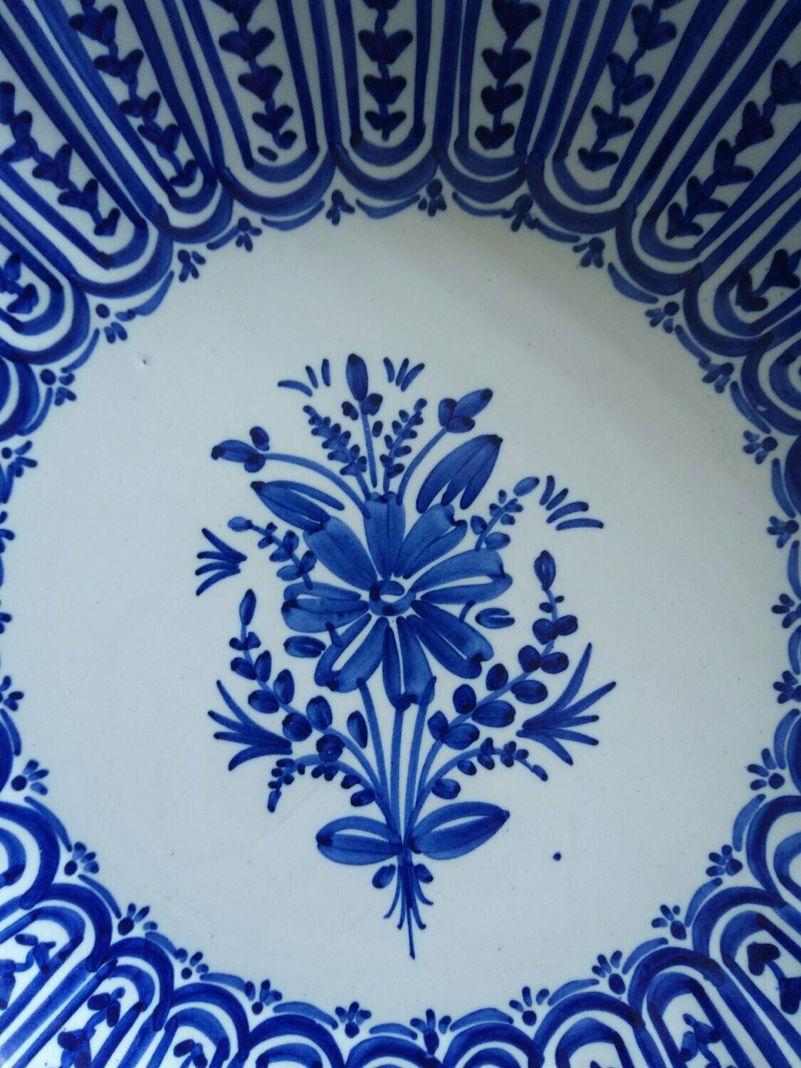 Plato de porcelana, Firmado Maestre BIAR - 1980