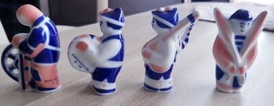 4 Figuras Porcelana de SARGALEDOS