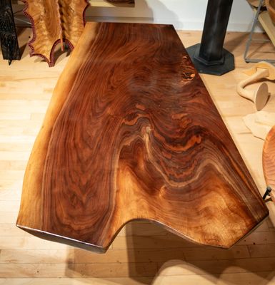 Luxurious Walnut Live Edge Coffee Table - Elegant Modern Design with Natural Wood Patterns