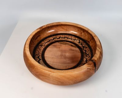 Artisanal Maple Wood Decorative Bowl with Unique Lichtenberg Fractal Design Artisanal Maple Wood Decorative Bowl with Unique Lichtenberg Fractal Design