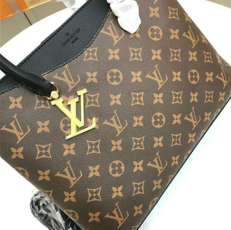 LOUIS VUITTON LEATHER BAG