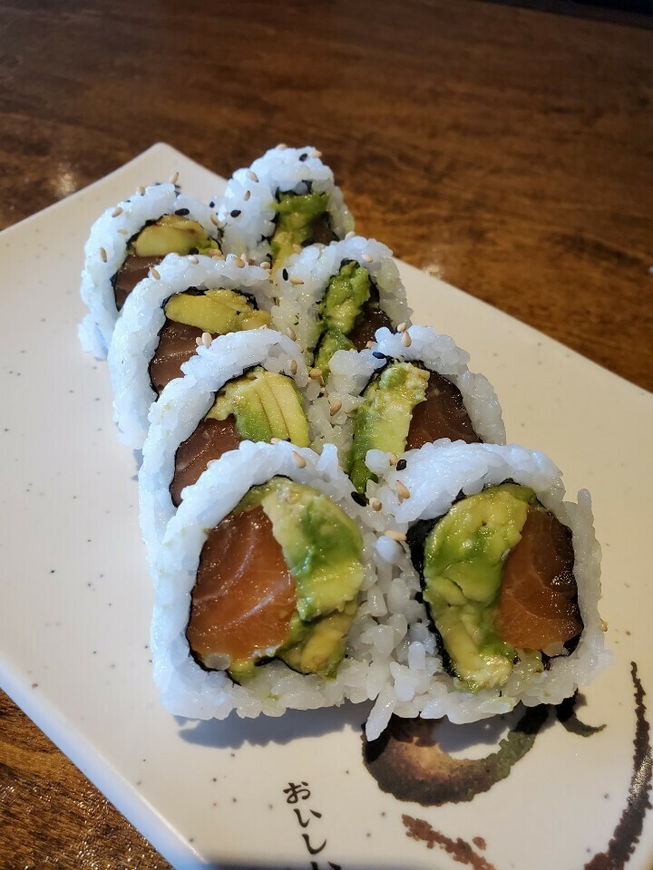 Salmon And Avocado Roll Calories at April Kiesel blog