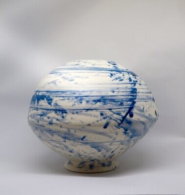 Globe Vase. 16cm high. Porcelain