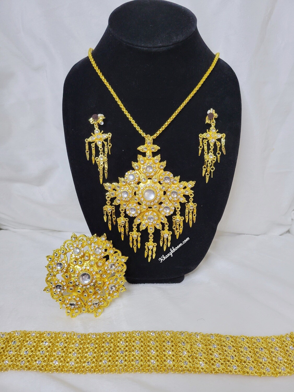 White &amp; Gold Thai accessories set
