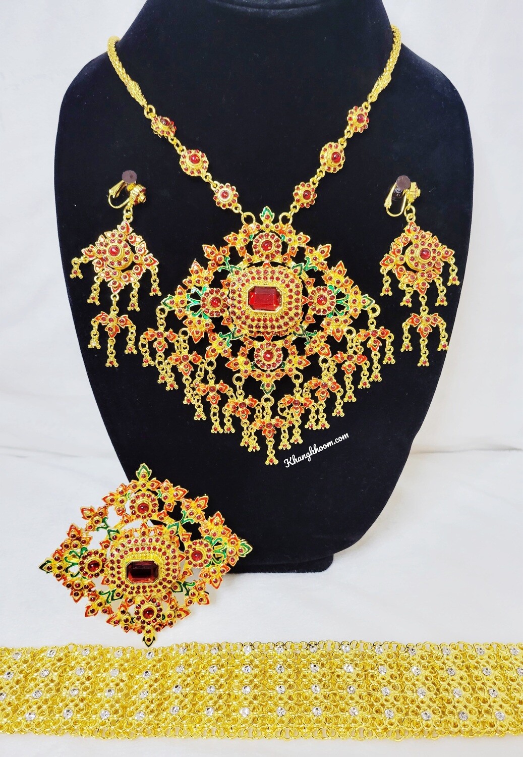 Red gold green Thai accessories set