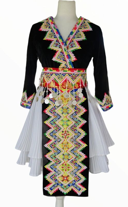 Hmong clothes-Cog Hlaws 38