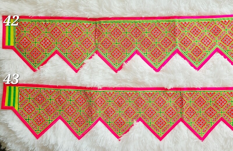 Hmong Moos Pheeb Hlab Nyiaj-Medium Triangle style