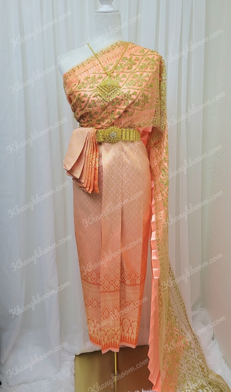 Thai Women Clothing Set 01