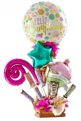 Arreglo con globos y golosinas