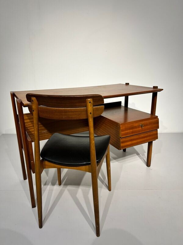 Scrivania anni 60 in teak