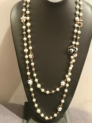 Necklace Pearls And Flowers Camelia