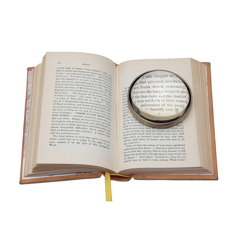 Round Paper Weight Magnifying Glass