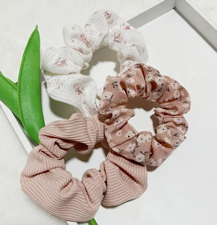 Set of 3 Pink & White Scrunchies