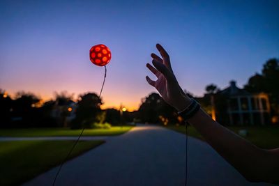 Bounceback LED- Moon Ball on a Leash Anaranjada