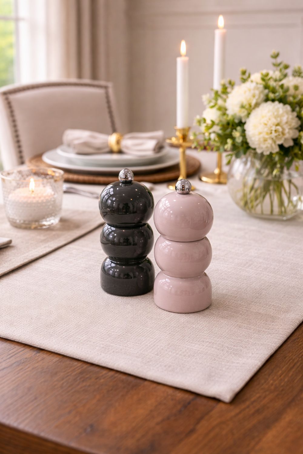 Pepper mill and salt mill set. Cream and anthracite colors