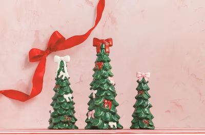 Arbol de Navidad con Lazo Rosado