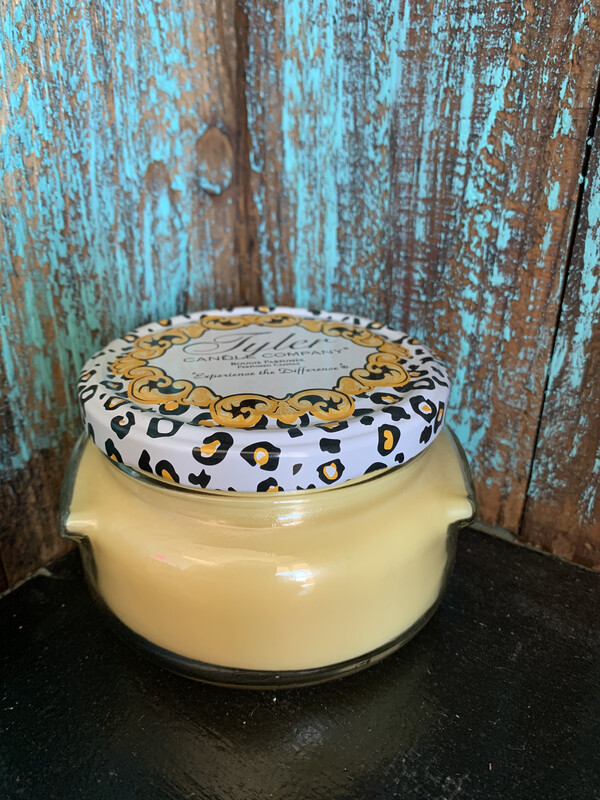 Candle 11oz Pineapple Crush.*