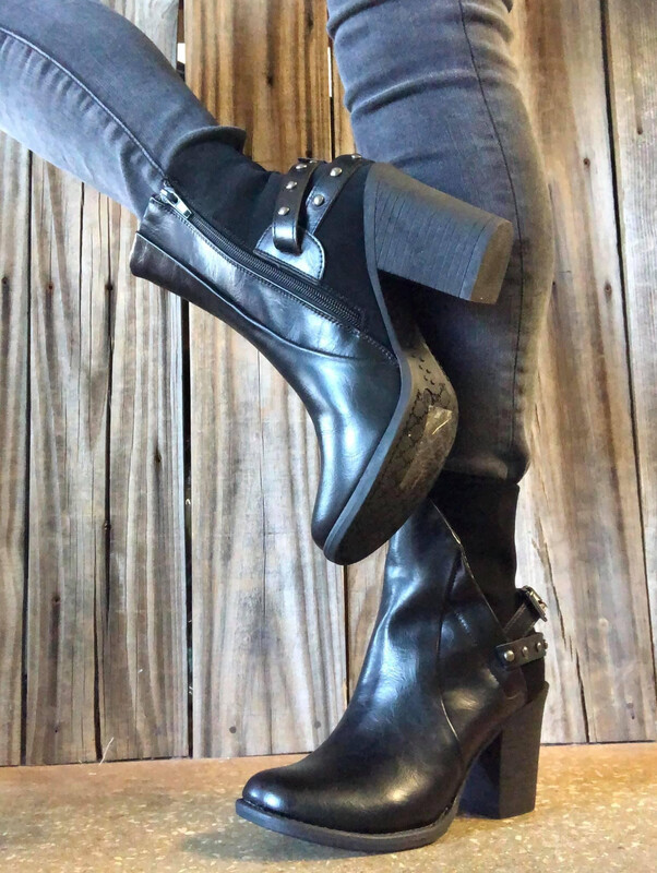 Black Motorcycle Heel Boots.*