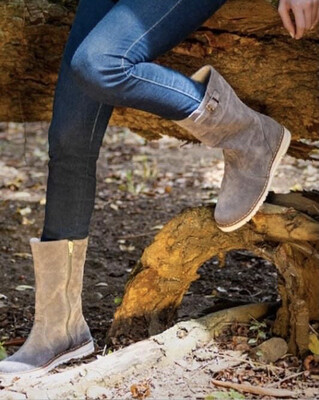 Grey Calf Boots.*