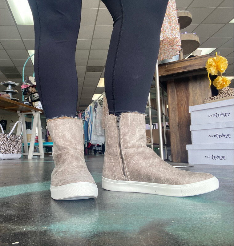 Very G Plusher Booties.*
