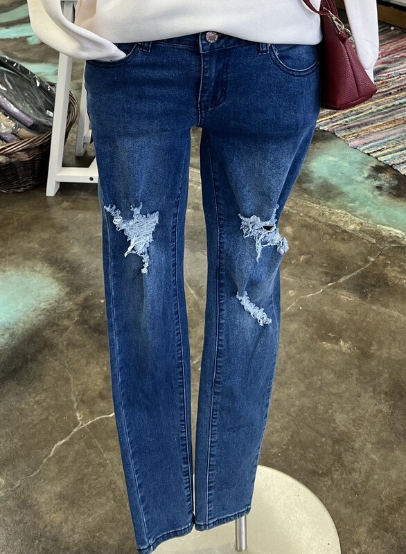 0520 distressed denim jeans!