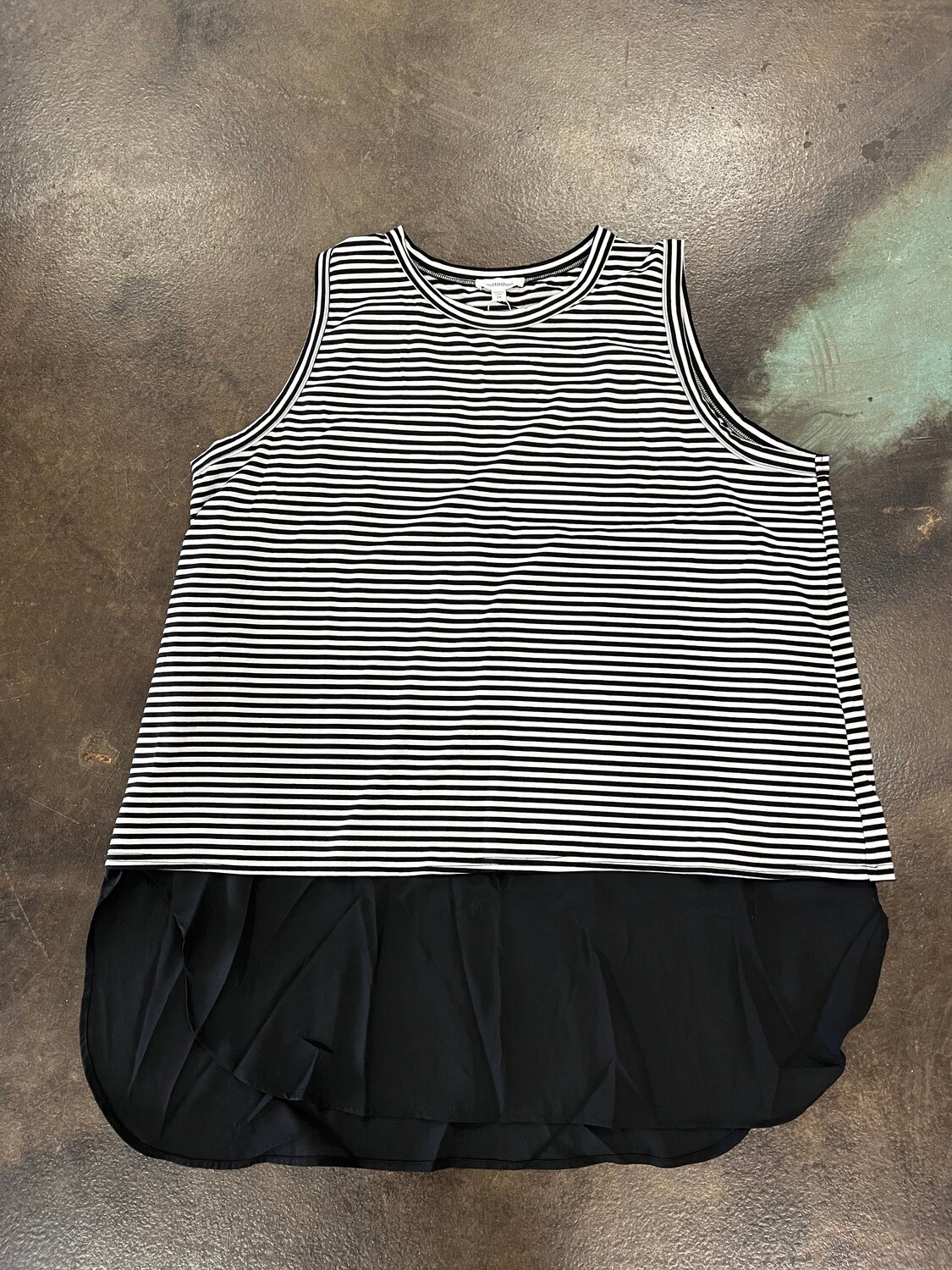 Black Stripe Sleeveless Plus Top.*