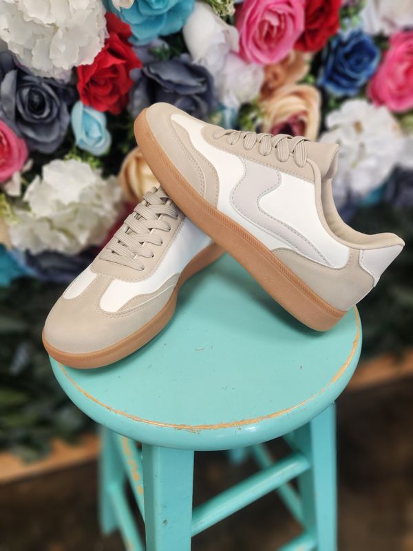Modern Low Top Sneakers 