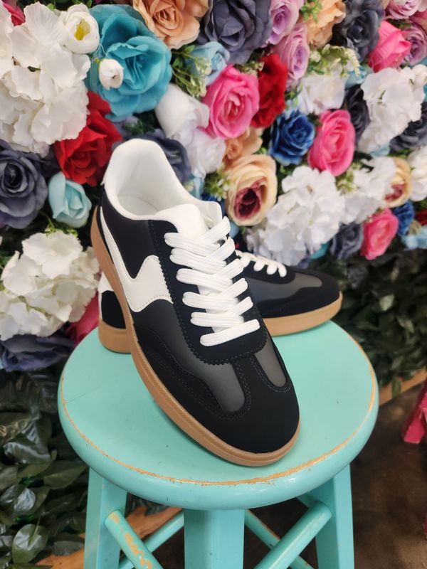 Modern Low Top Sneakers 