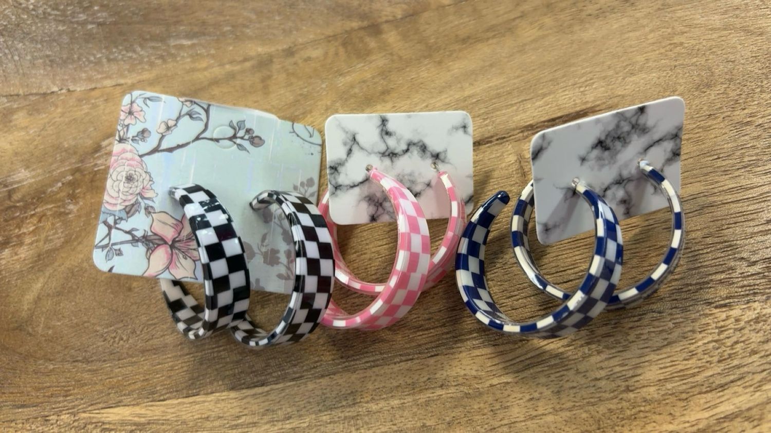 Checkered hoop earrings