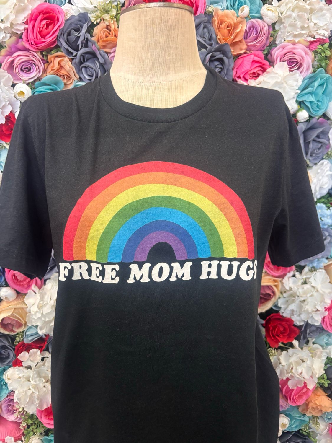 Free Mom Hugs Tee