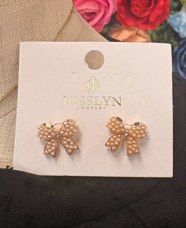Pearl bow earrings