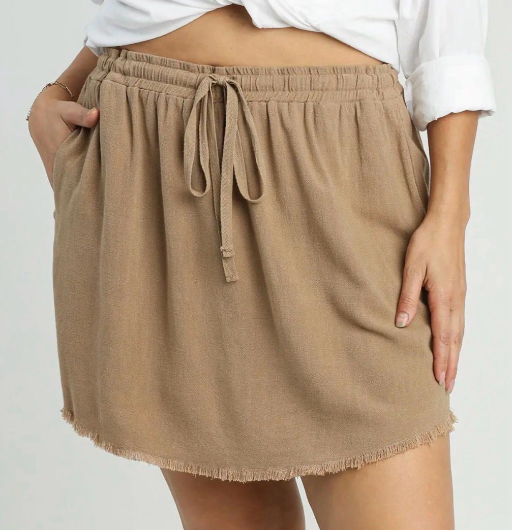 Beige plus skirt pockets