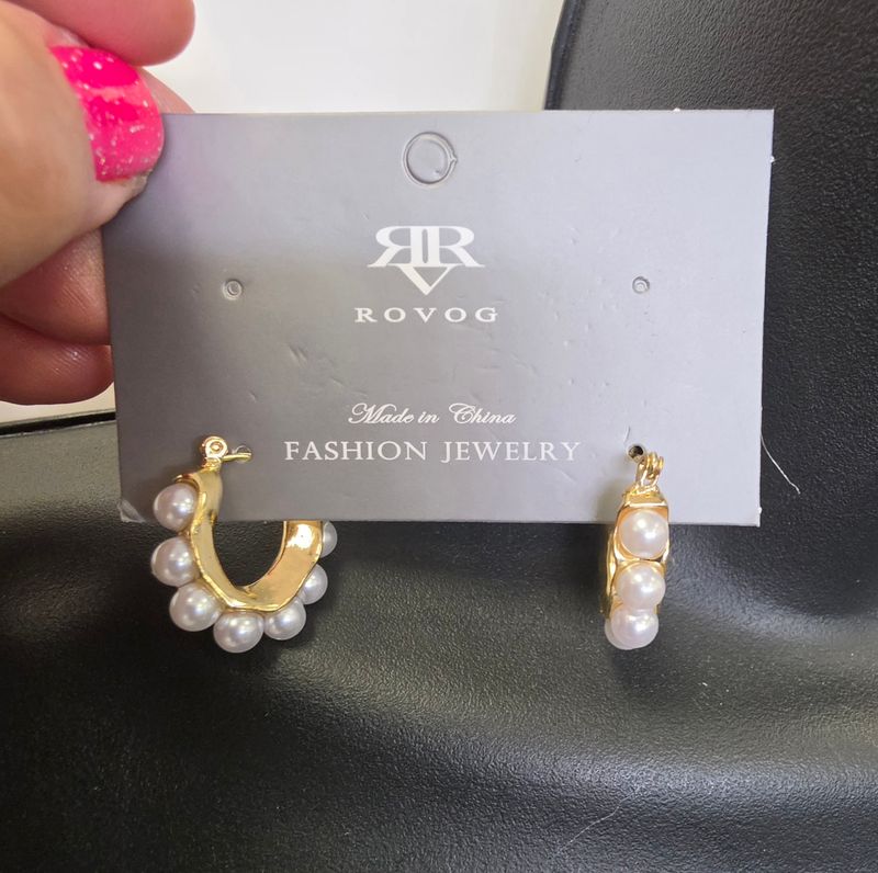 Pearl/Gold Hoops