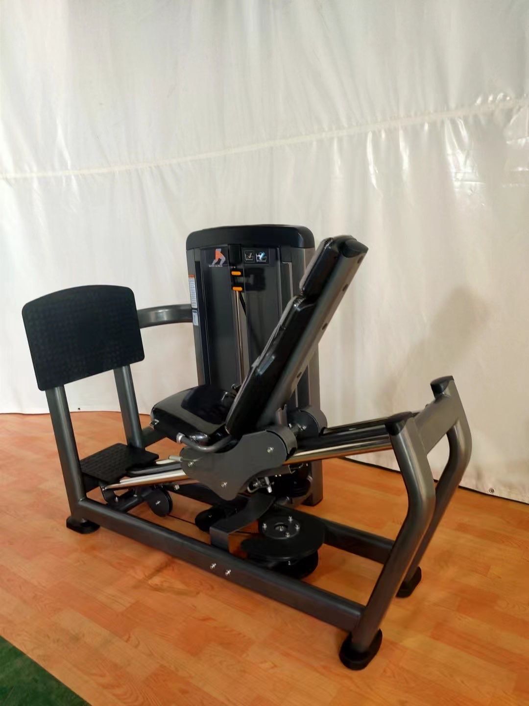 IRON ARMOUR SEATED LEG PRESS