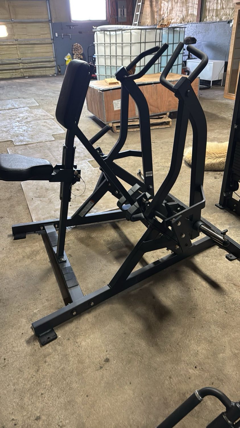 Iron Armour Iso-Lateral Row FREE SHIPPING ON VANCOUVER ISLAND &amp; LOWER MAINLAND AND NO TAXES!!!