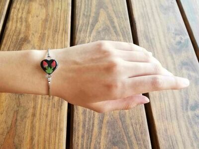 Roses, Heart Bracelet, Black Background.