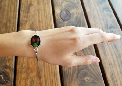 Roses Oval Bracelet, Black Background.