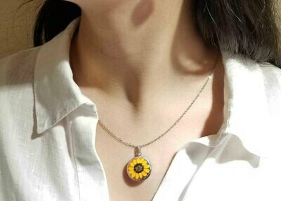 Sunflower Necklace, Medium Circle, Transparent