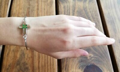 Four Leaf Clover Bracelet, Medium Cross, Transparent.
