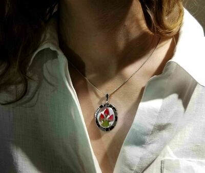 Roses Necklace, X-Large Oval, White background