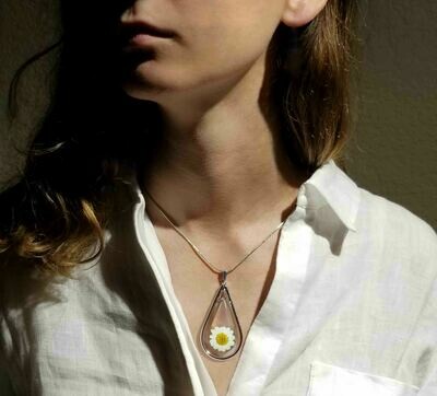 Daisy Necklace, X-Large Swivel Teardrop, Transparent