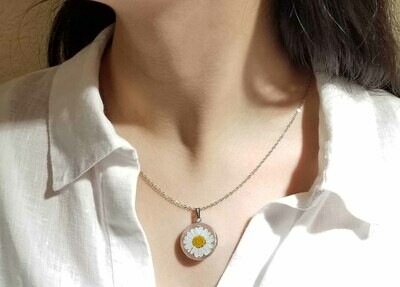 Daisy Necklace, Medium Circle, Transparent