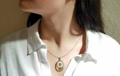 Daisy Necklace, Large Oval, Transparent
