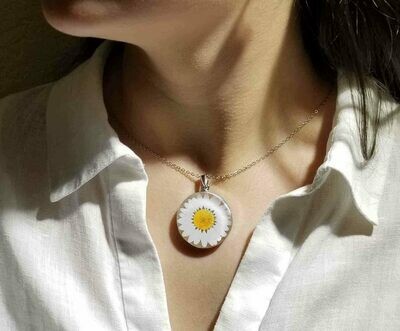 Daisy Necklace, X-Large Circle Pendant, Transparent