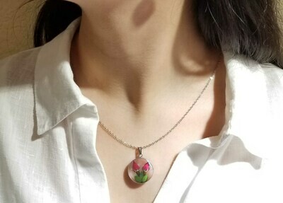 Two Roses Medium Circle Necklace, Transparent